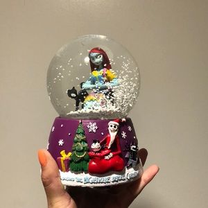 Nightmare before Xmas Snow globe